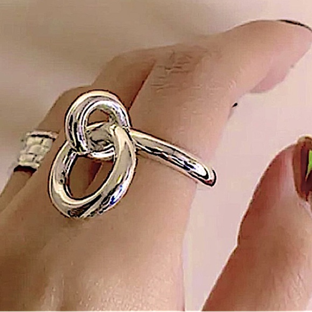 STERLING SILVER INTERLOCKING CIRCLE CHARM MINIMALIST RING